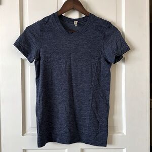 Lululemon swiftly tee.